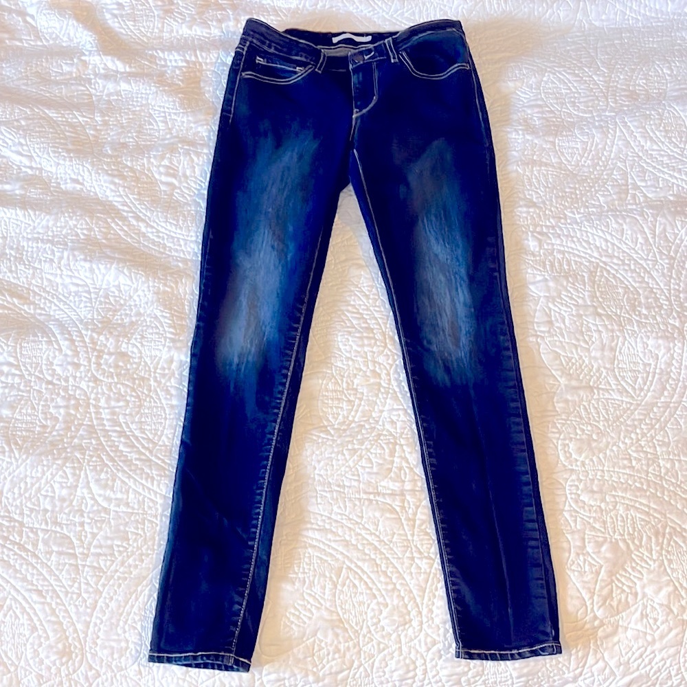 Women’s Levi’s Dark Washed Skinny Jeans Size 28 Almost New***MAJOR PRICE DROP***
